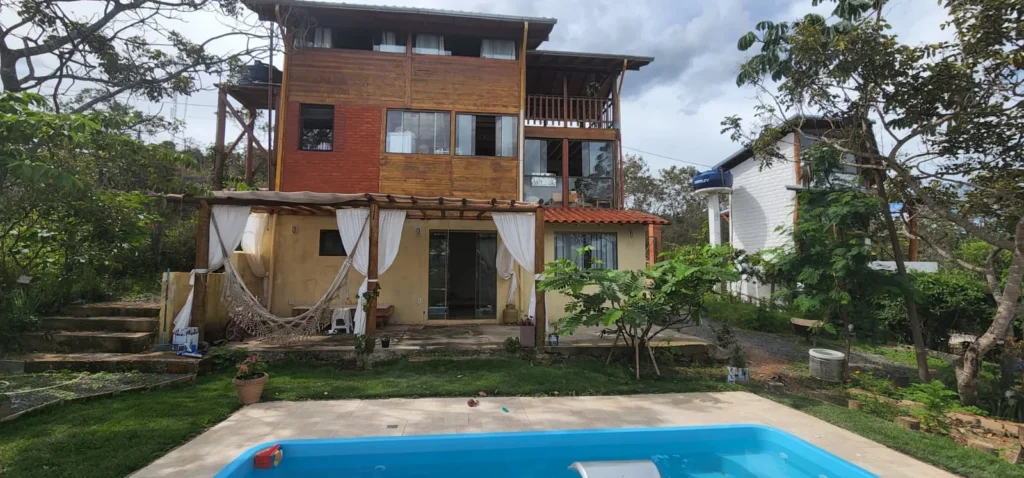 Vende-se Linda Casa com Maravilhosa Vista em Alto Paraíso de Goiás