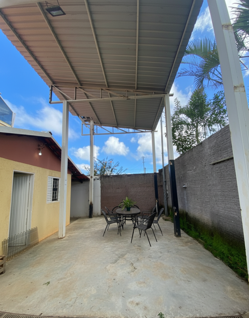 Casa ampla com 4 quartos, 2 suítes e vista privilegiada em Alto Paraíso de Goiás.