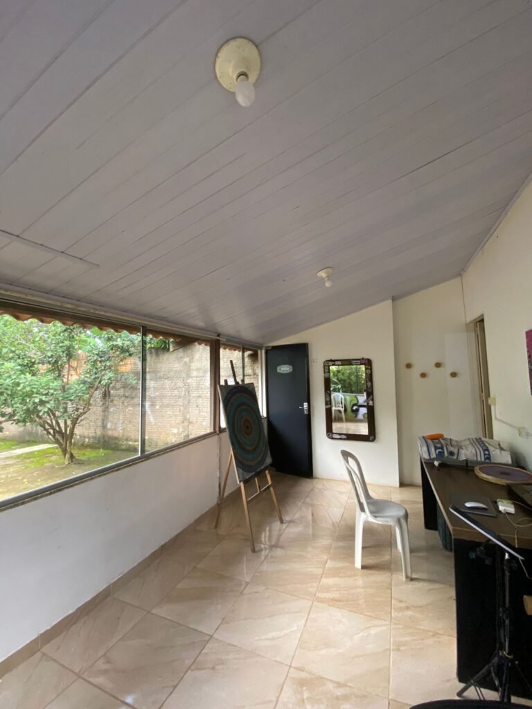 Casa ampla com 4 quartos, 2 suítes e vista privilegiada em Alto Paraíso de Goiás.