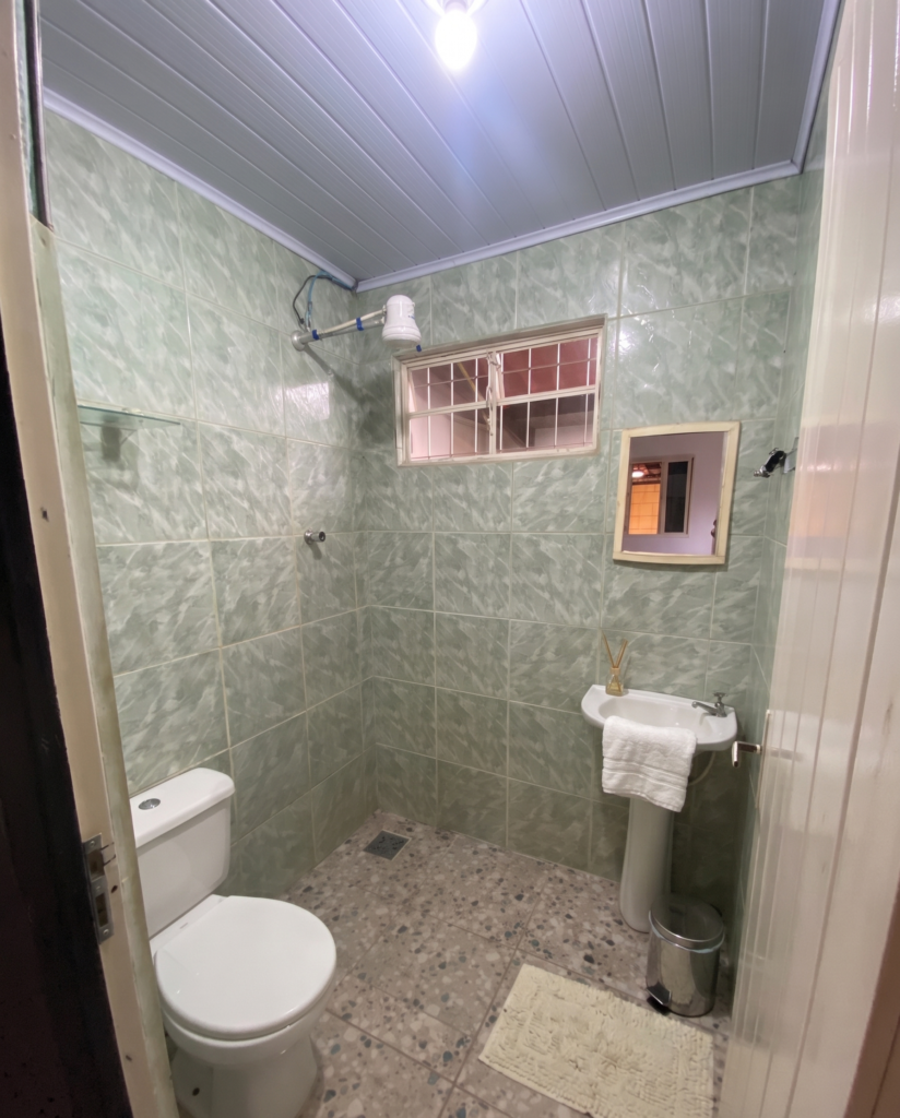Casa ampla com 4 quartos, 2 suítes e vista privilegiada em Alto Paraíso de Goiás.