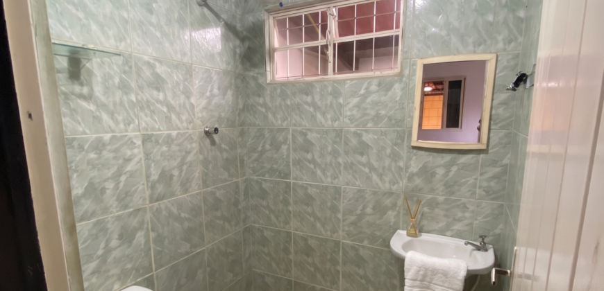 Casa ampla com 4 quartos, 2 suítes e vista privilegiada em Alto Paraíso de Goiás.