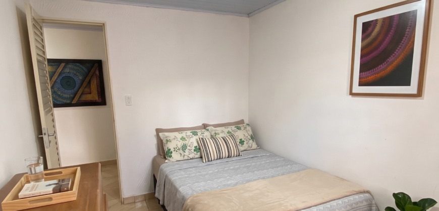 Casa ampla com 4 quartos, 2 suítes e vista privilegiada em Alto Paraíso de Goiás.