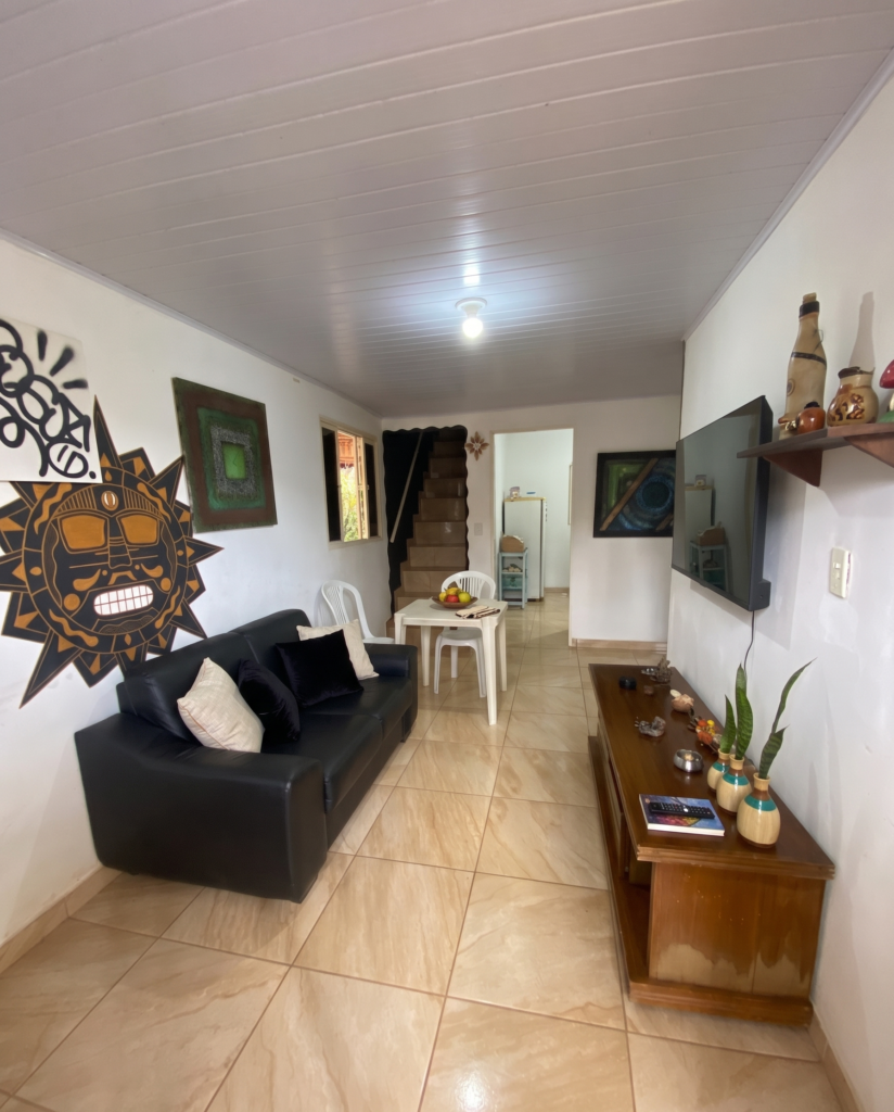 Casa ampla com 4 quartos, 2 suítes e vista privilegiada em Alto Paraíso de Goiás.