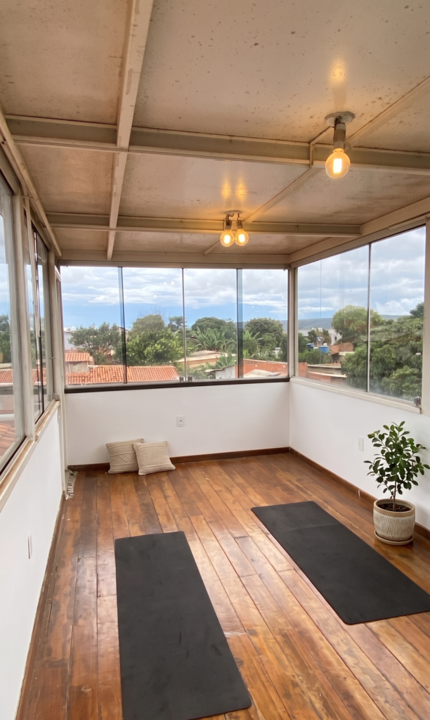 Casa ampla com 4 quartos, 2 suítes e vista privilegiada em Alto Paraíso de Goiás.