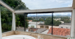 Casa ampla com 4 quartos, 2 suítes e vista privilegiada em Alto Paraíso de Goiás. Casa ampla com 4 quartos, 2 suítes e vista privilegiada em Alto Paraíso de Goiás.
