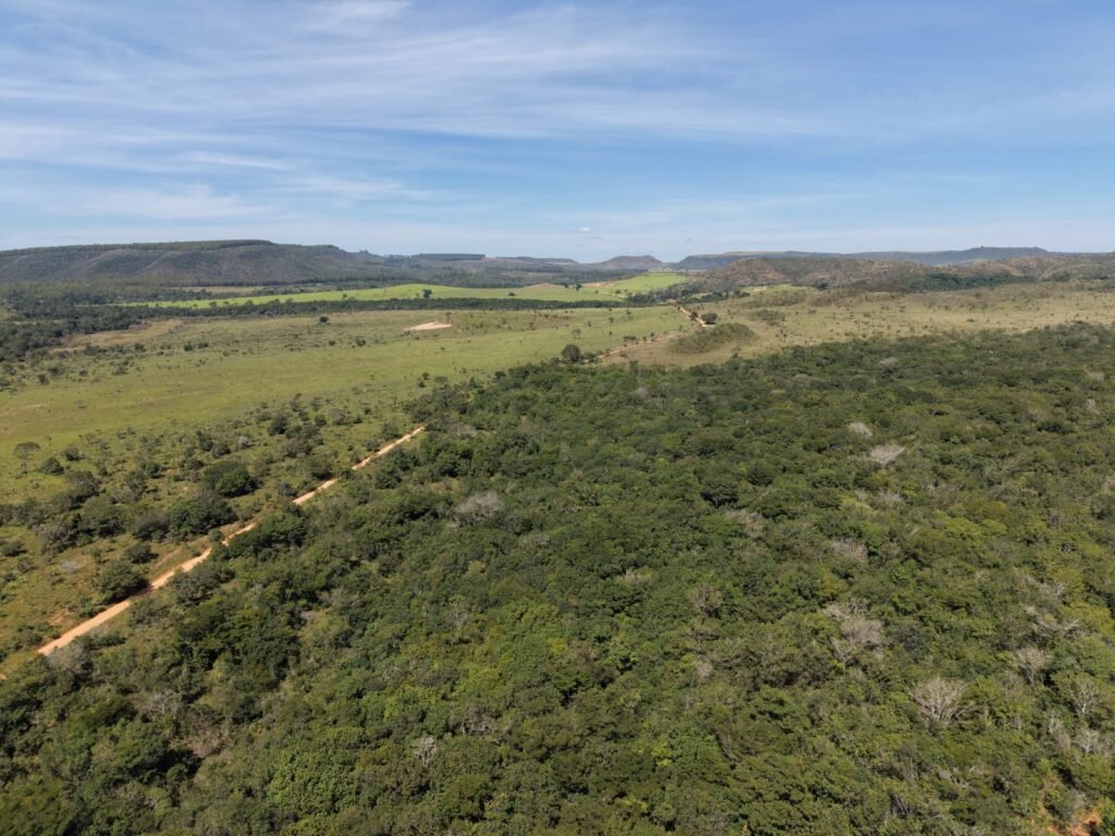 Fazenda 695ha – Nascente – Cachoeira – aprox. 23 km de Alto Paraíso de Goiás, 100% Documentada