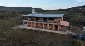 Vende-se Excelente Chácara – Casa – Rio – Aconchegante – Vale Verde – Alto Paraíso de Goiás Vende-se Excelente Chácara – Casa – Rio – Aconchegante – Vale Verde – Alto Paraíso de Goiás