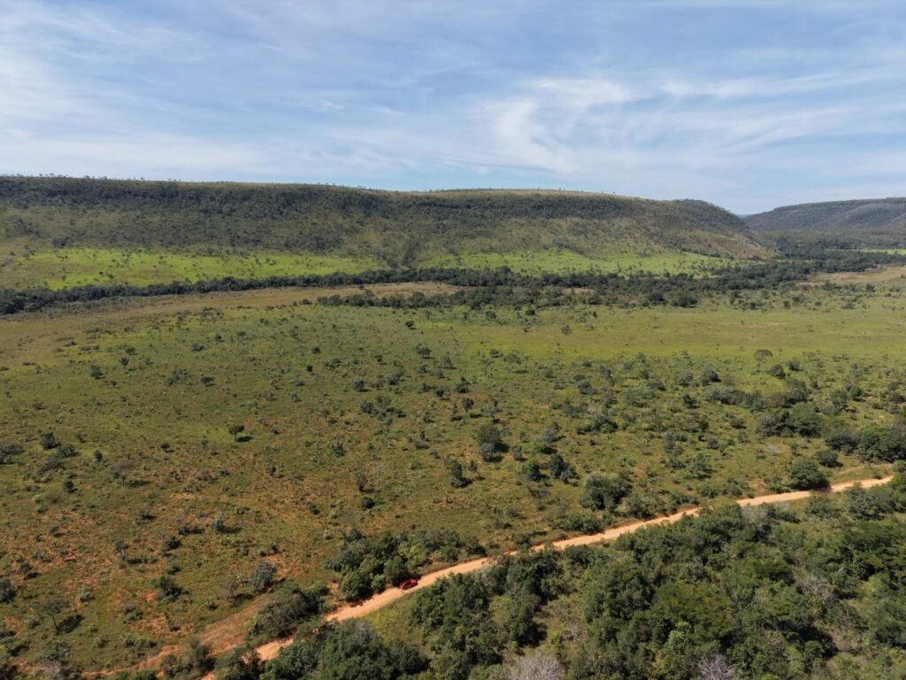 Fazenda 695ha – Nascente – Cachoeira – aprox. 23 km de Alto Paraíso de Goiás, 100% Documentada