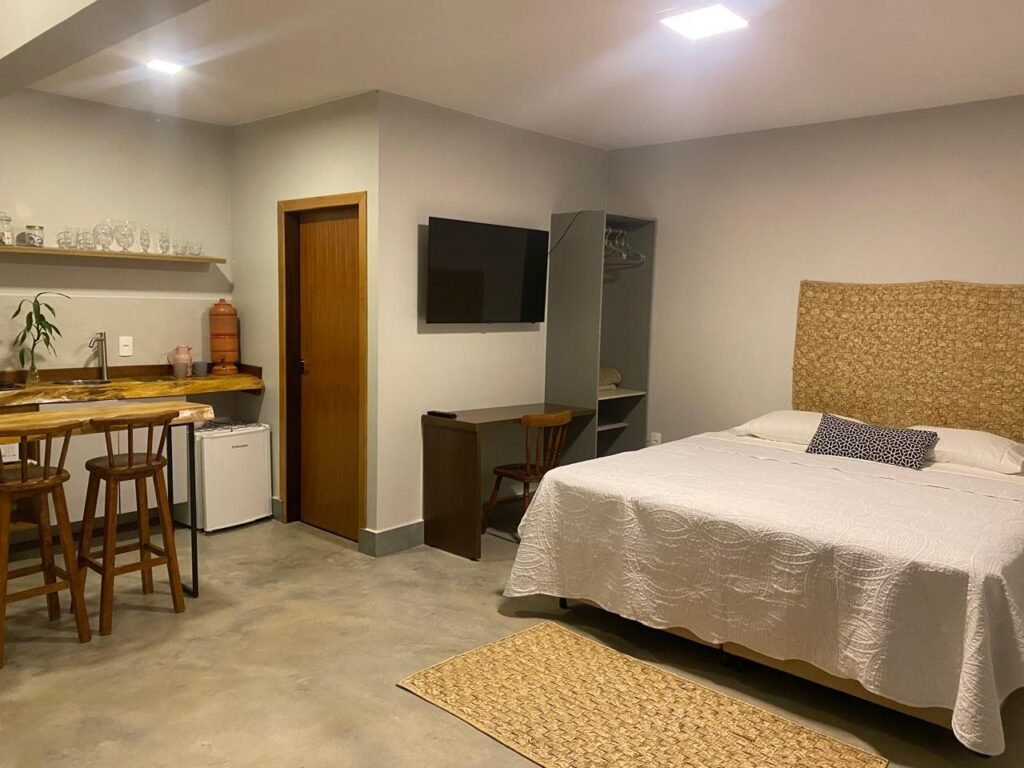 🌿 Vende-se Linda Chácara Casa + 3 chalés, pronta pra morar, em Alto Paraíso de Goiás! 🏡