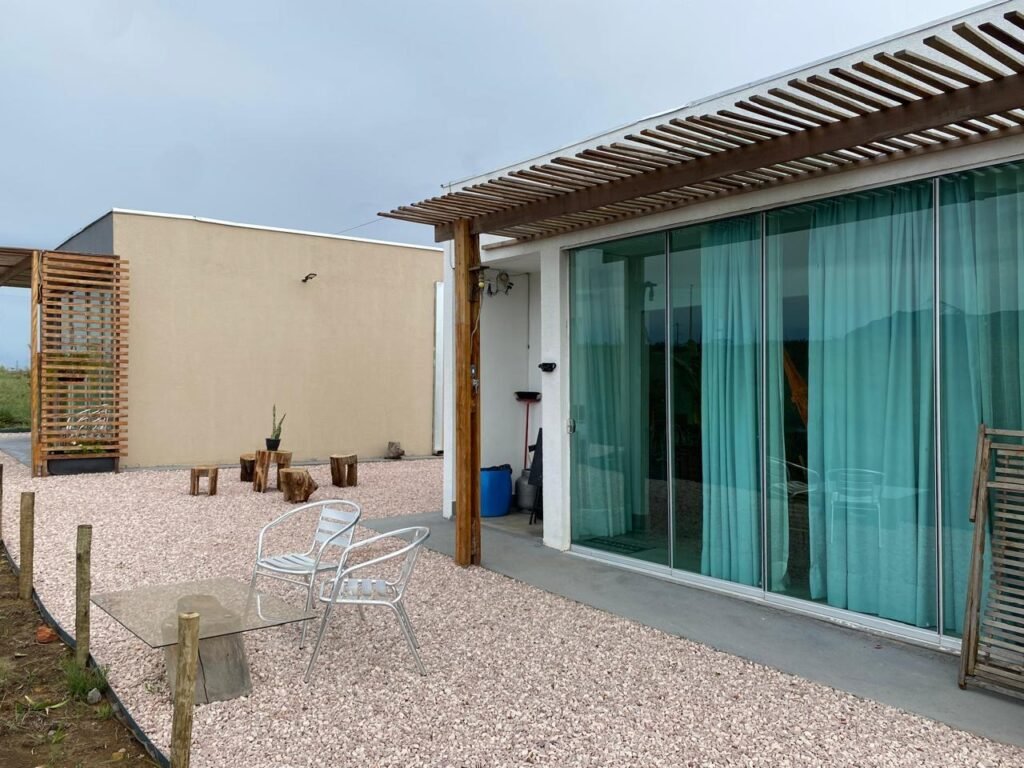 🌿 Vende-se Linda Chácara Casa + 3 chalés, pronta pra morar, em Alto Paraíso de Goiás! 🏡