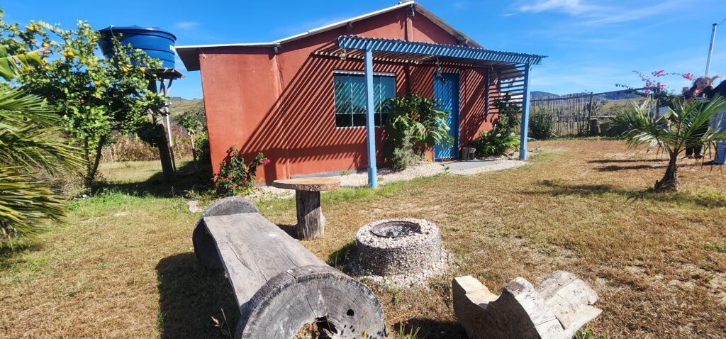 🌿 Vende-se Linda Chácara Casa + 3 chalés, pronta pra morar, em Alto Paraíso de Goiás! 🏡