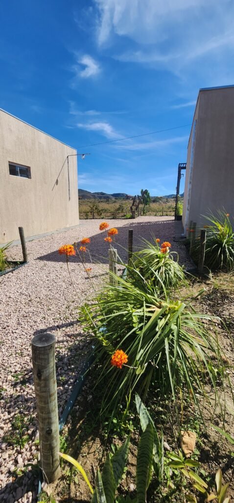 🌿 Vende-se Linda Chácara Casa + 3 chalés, pronta pra morar, em Alto Paraíso de Goiás! 🏡