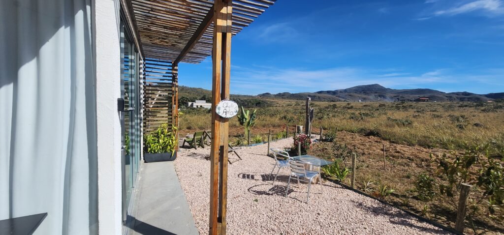 🌿 Vende-se Linda Chácara Casa + 3 chalés, pronta pra morar, em Alto Paraíso de Goiás! 🏡
