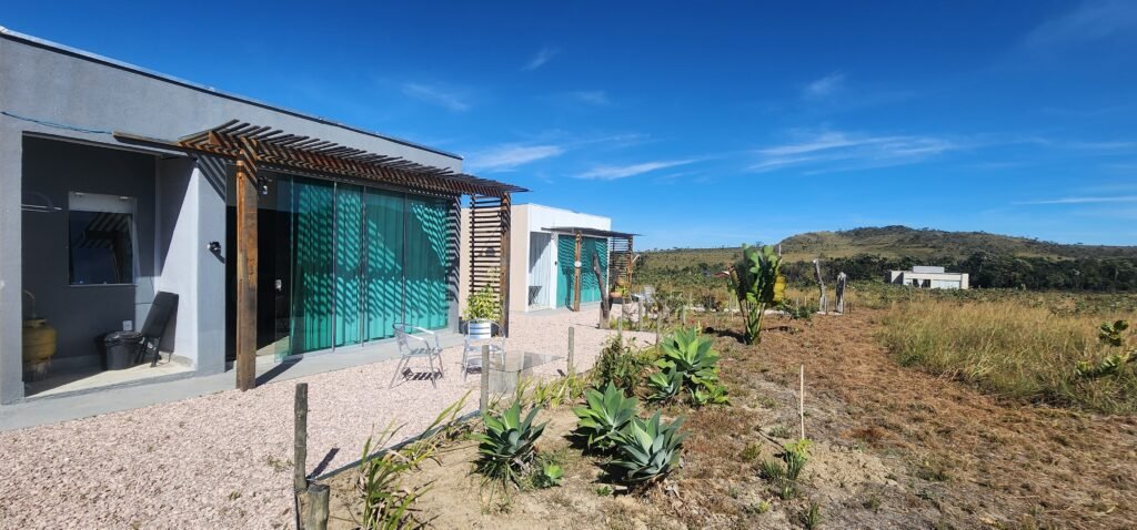 🌿 Vende-se Linda Chácara Casa + 3 chalés, pronta pra morar, em Alto Paraíso de Goiás! 🏡