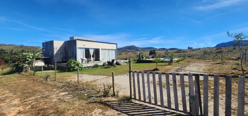 🌿 Vende-se Linda Chácara Casa + 3 chalés, pronta pra morar, em Alto Paraíso de Goiás! 🏡
