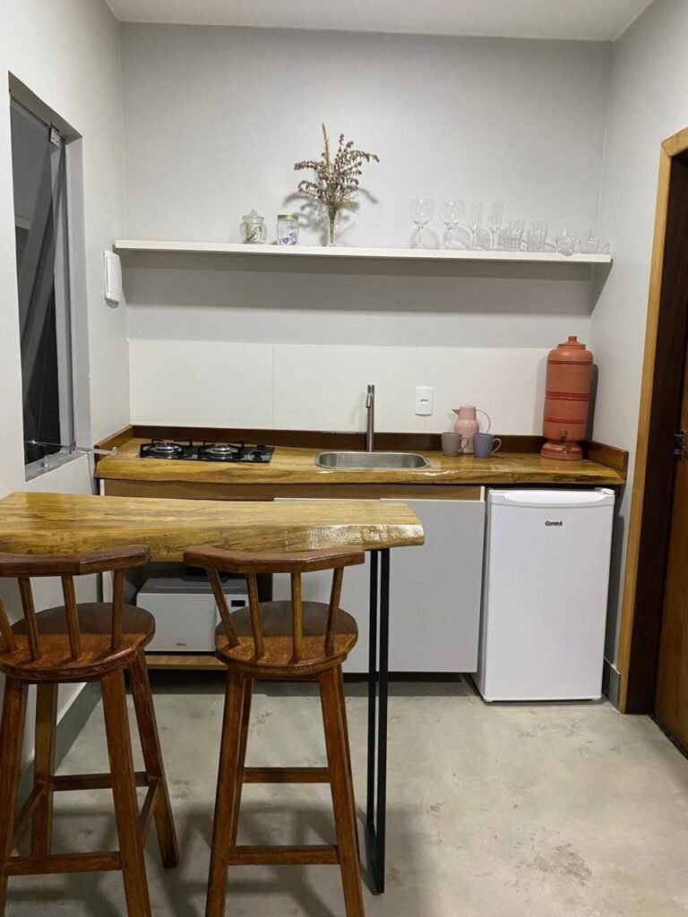 🌿 Vende-se Linda Chácara Casa + 3 chalés, pronta pra morar, em Alto Paraíso de Goiás! 🏡