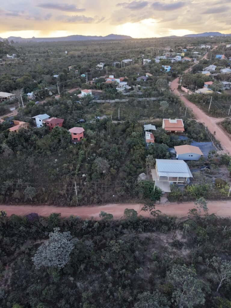Lindo lote vazado à venda, localizado no início do Setor Eldorado próximo ao centro de Alto Paraíso de Goiás