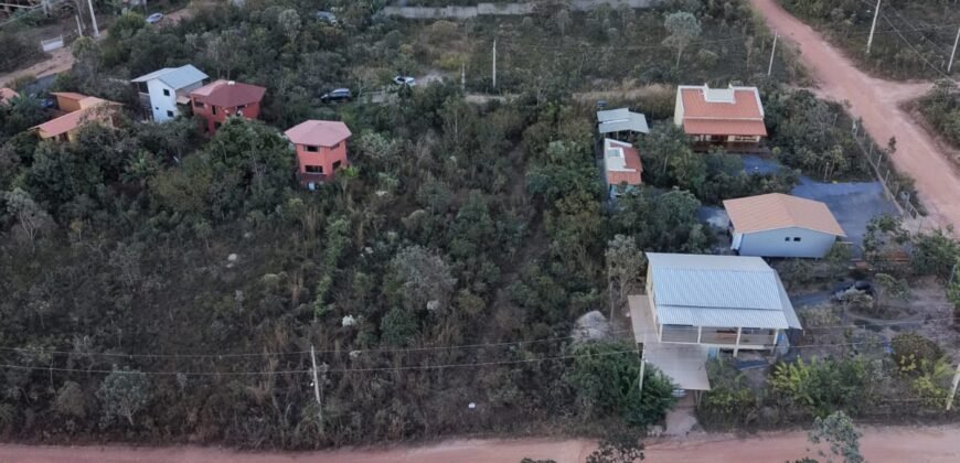 Lindo lote vazado à venda, localizado no início do Setor Eldorado próximo ao centro de Alto Paraíso de Goiás