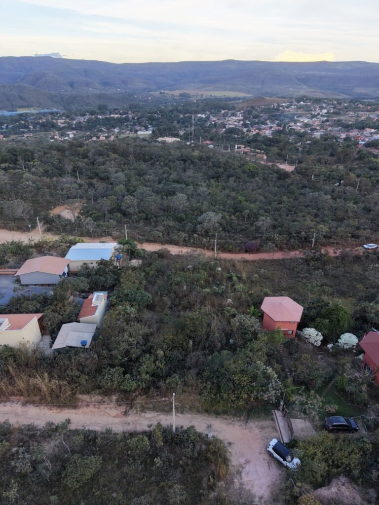 Lindo lote vazado à venda, localizado no início do Setor Eldorado próximo ao centro de Alto Paraíso de Goiás