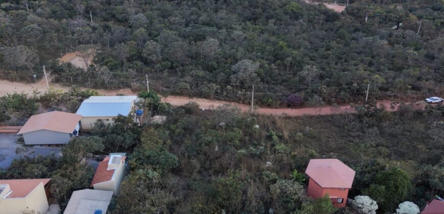 Lindo lote vazado à venda, localizado no início do Setor Eldorado próximo ao centro de Alto Paraíso de Goiás