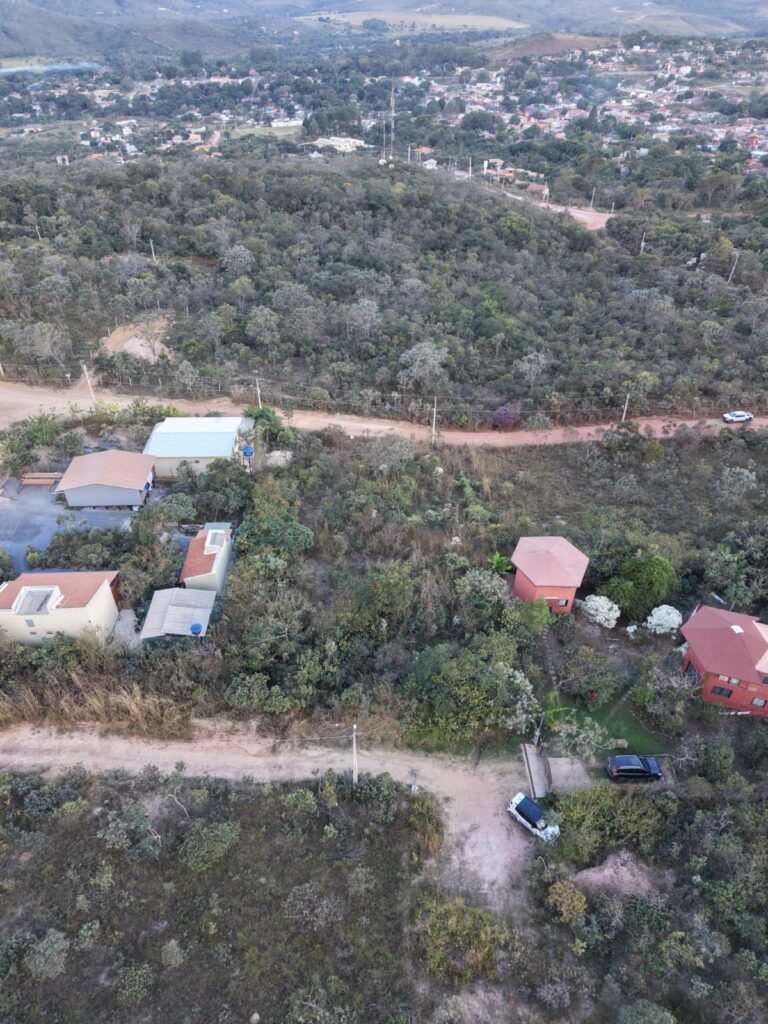 Lindo lote vazado à venda, localizado no início do Setor Eldorado próximo ao centro de Alto Paraíso de Goiás