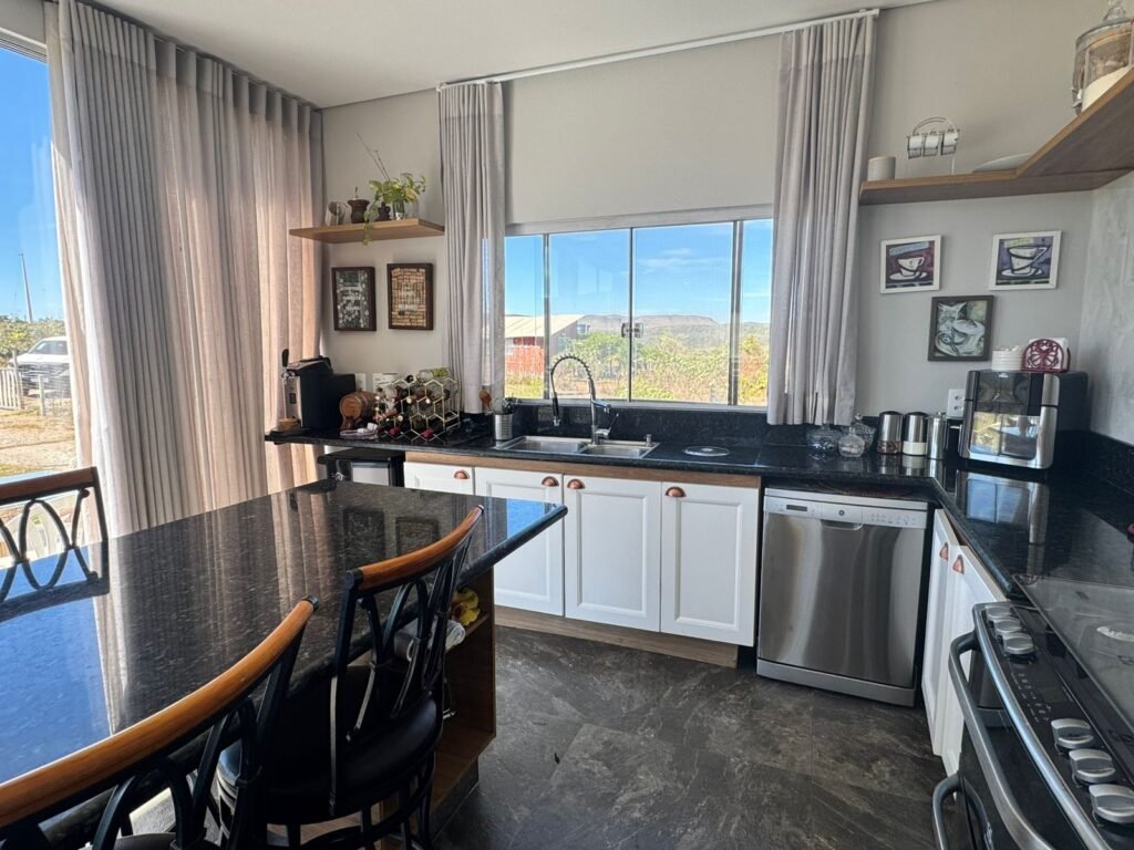 🌿 Vende-se Linda Chácara Casa + 3 chalés, pronta pra morar, em Alto Paraíso de Goiás! 🏡