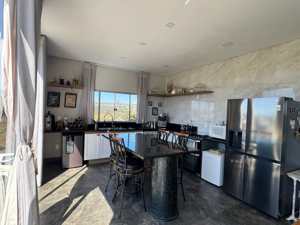 🌿 Vende-se Linda Chácara Casa + 3 chalés, pronta pra morar, em Alto Paraíso de Goiás! 🏡