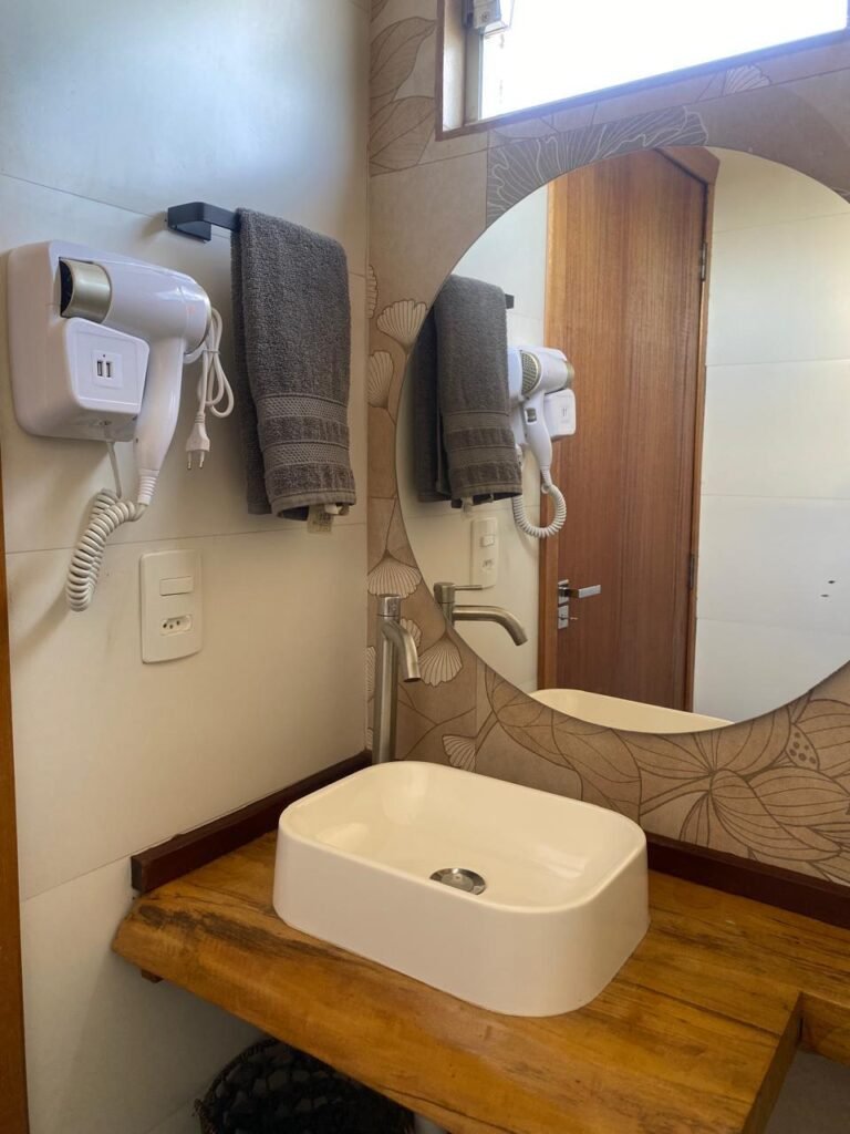 🌿 Vende-se Linda Chácara Casa + 3 chalés, pronta pra morar, em Alto Paraíso de Goiás! 🏡