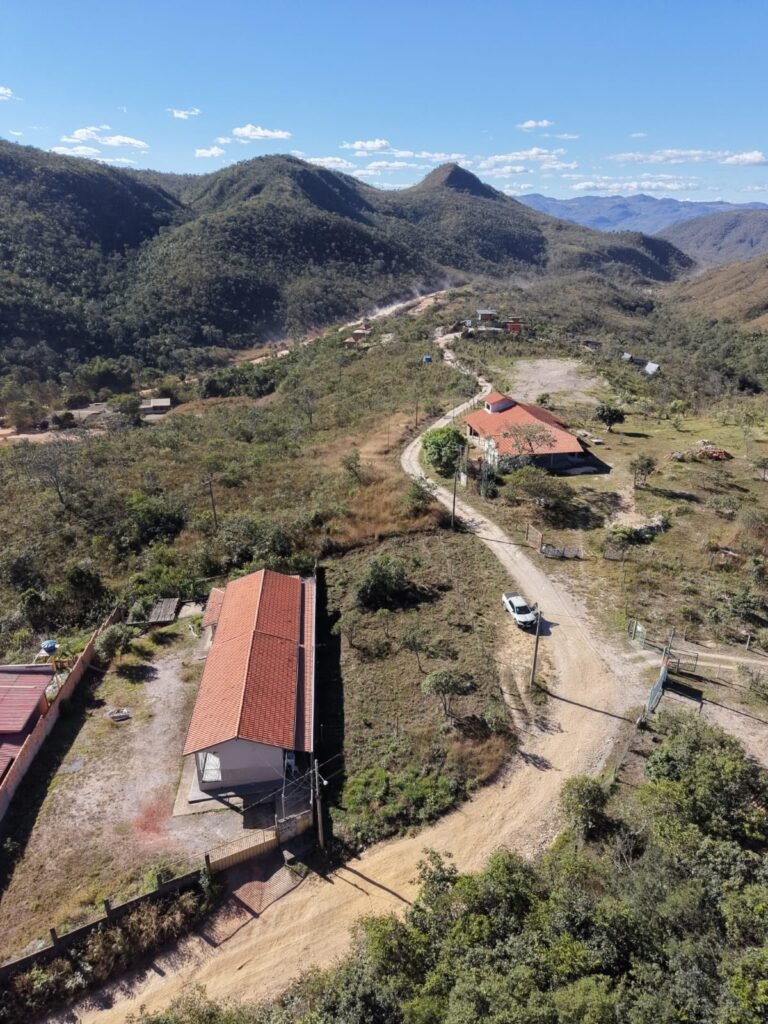 🏡 *VENDE-SE LOTE DE ESQUINA EM ALTO PARAÍSO DE GOIÁS* 🌿