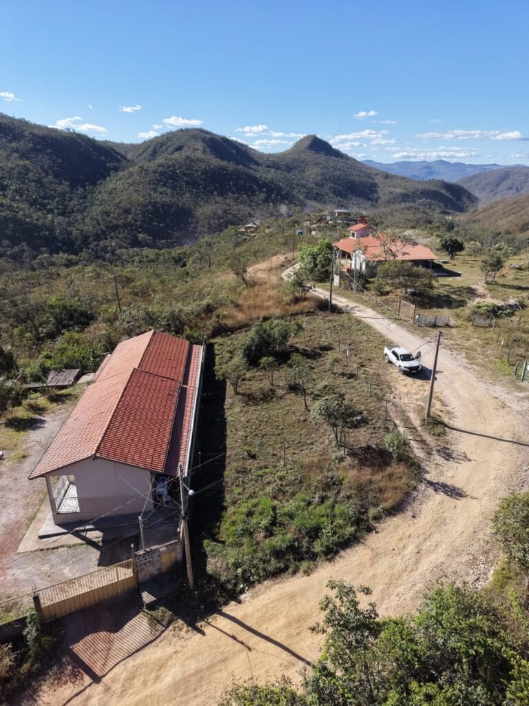 🏡 *VENDE-SE LOTE DE ESQUINA EM ALTO PARAÍSO DE GOIÁS* 🌿