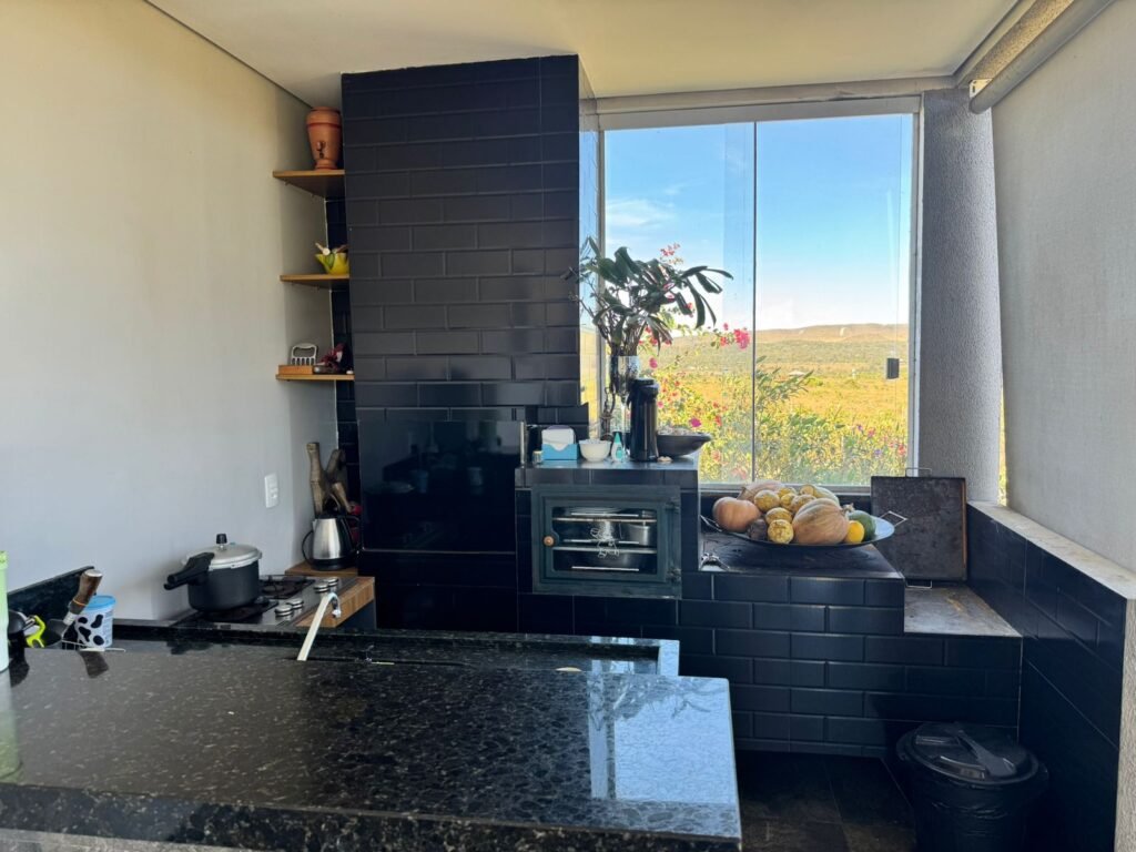 🌿 Vende-se Linda Chácara Casa + 3 chalés, pronta pra morar, em Alto Paraíso de Goiás! 🏡