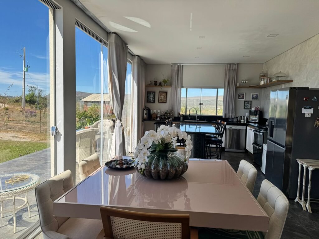 🌿 Vende-se Linda Chácara Casa + 3 chalés, pronta pra morar, em Alto Paraíso de Goiás! 🏡