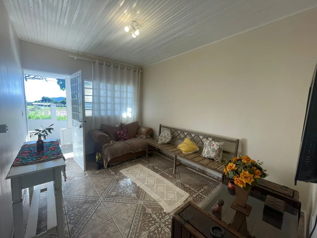 🏡 CASA MOBILIADA PARA LOCAÇÃO – BAIRRO NOVO HORIZONTE | ALTO PARAÍSO DE GOIÁS
