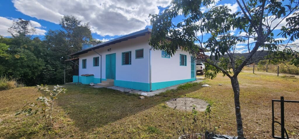 ALUGA-SE CASA – 3 Quartos– CIDADE BAIXA | ALTO PARAÍSO DE GOIÁS