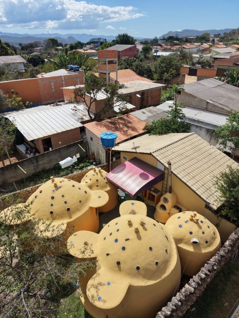 🏡 OPORTUNIDADE EM ALTO PARAÍSO DE GOIÁS! CHALÉS + CASA