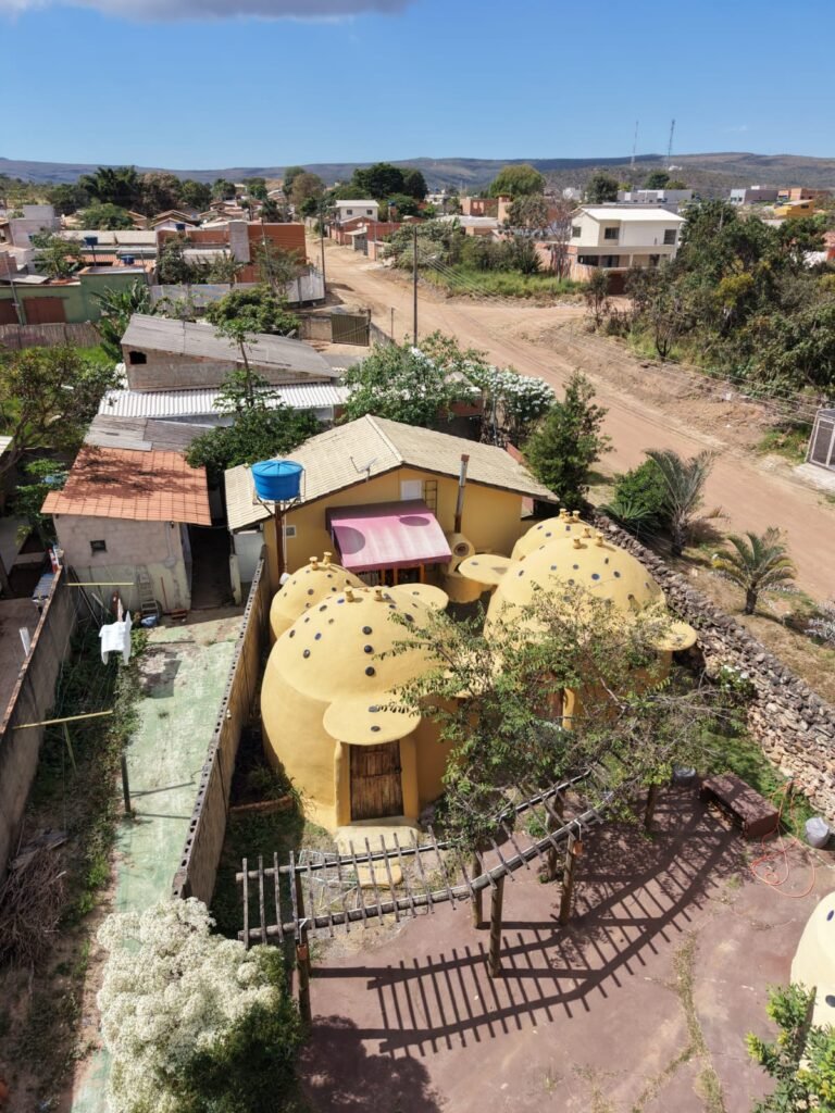 🏡 OPORTUNIDADE EM ALTO PARAÍSO DE GOIÁS! CHALÉS + CASA