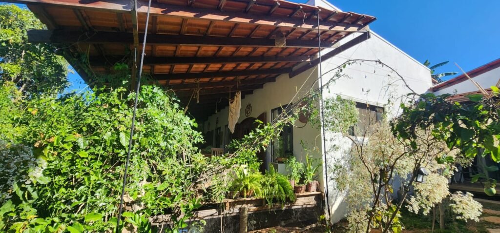 CASA A VENDA NO CONDOMÍNIO VALE AZUL – ALTO PARAÍSO DE GOIÁS