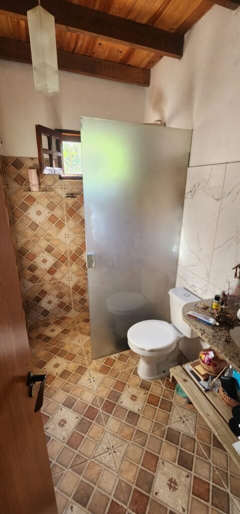 CASA A VENDA NO CONDOMÍNIO VALE AZUL – ALTO PARAÍSO DE GOIÁS