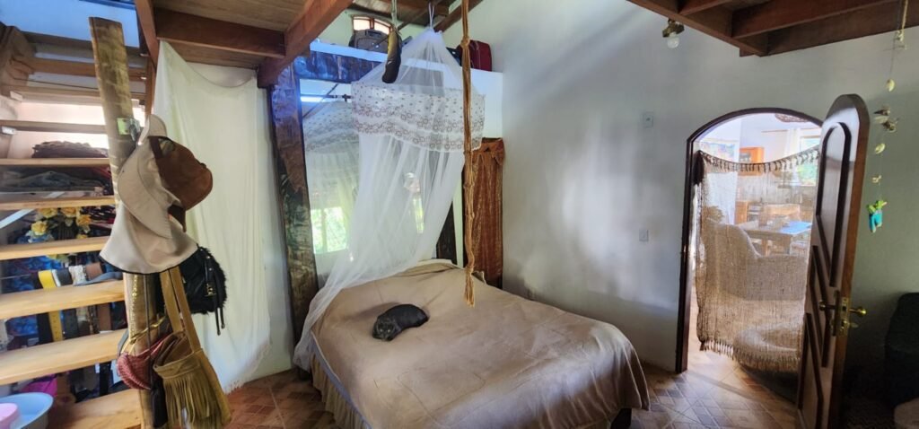 CASA A VENDA NO CONDOMÍNIO VALE AZUL – ALTO PARAÍSO DE GOIÁS