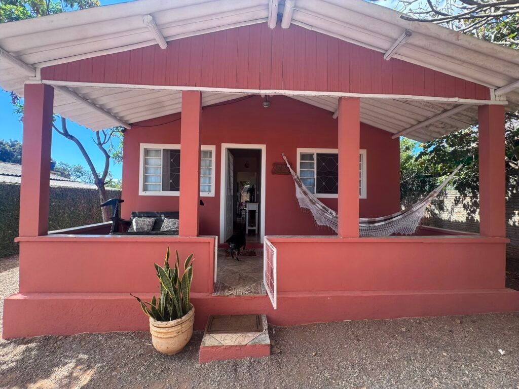 🏡 CASA MOBILIADA PARA LOCAÇÃO – BAIRRO NOVO HORIZONTE | ALTO PARAÍSO DE GOIÁS