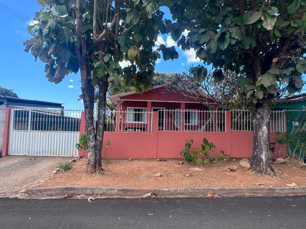 🏡 CASA MOBILIADA PARA LOCAÇÃO – BAIRRO NOVO HORIZONTE | ALTO PARAÍSO DE GOIÁS