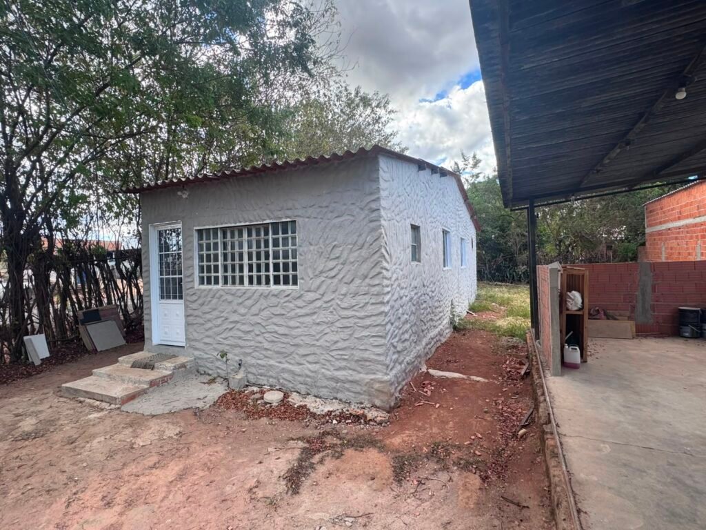 🏡 ALUGA-SE – CASA SEMI MOBILIADA | SETOR PLANALTO