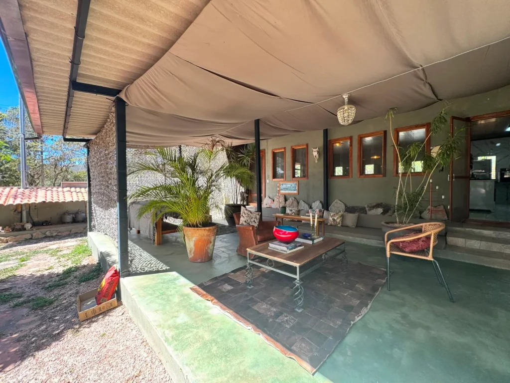 CASA MOBILIADA PARA LOCAÇÃO – CIDADE BAIXA | ALTO PARAÍSO DE GOIÁS