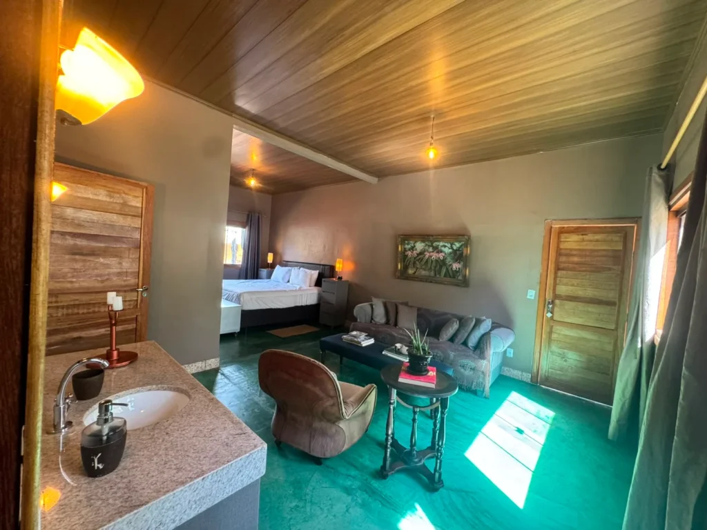 CASA MOBILIADA PARA LOCAÇÃO – CIDADE BAIXA | ALTO PARAÍSO DE GOIÁS