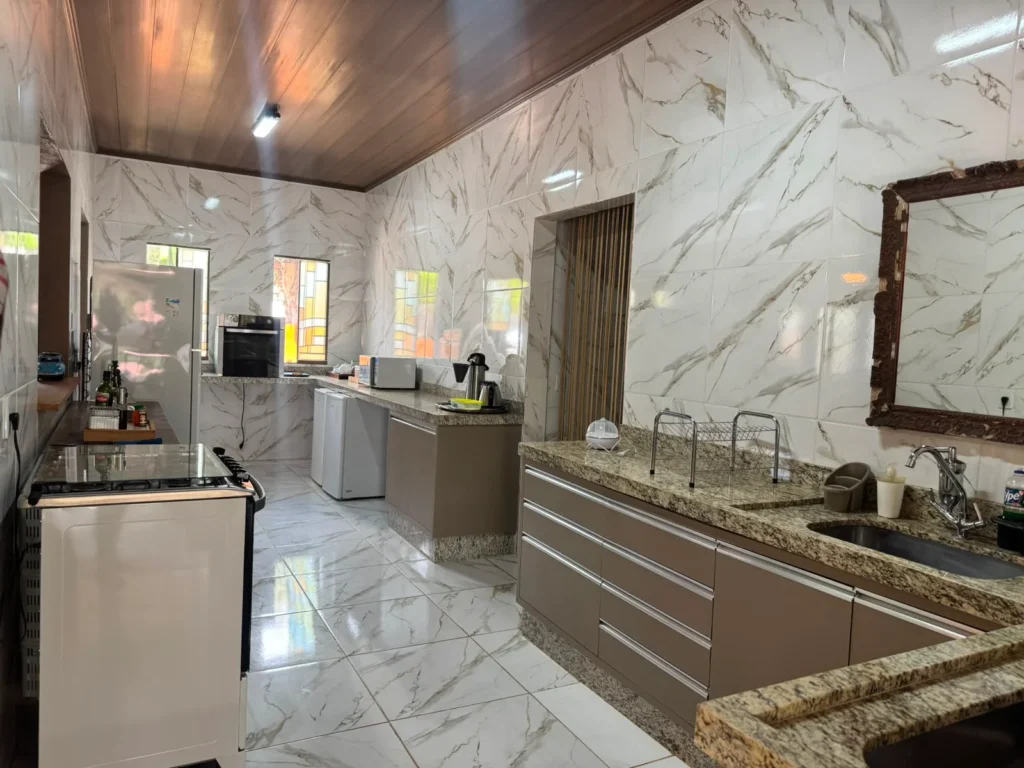 CASA MOBILIADA PARA LOCAÇÃO – CIDADE BAIXA | ALTO PARAÍSO DE GOIÁS
