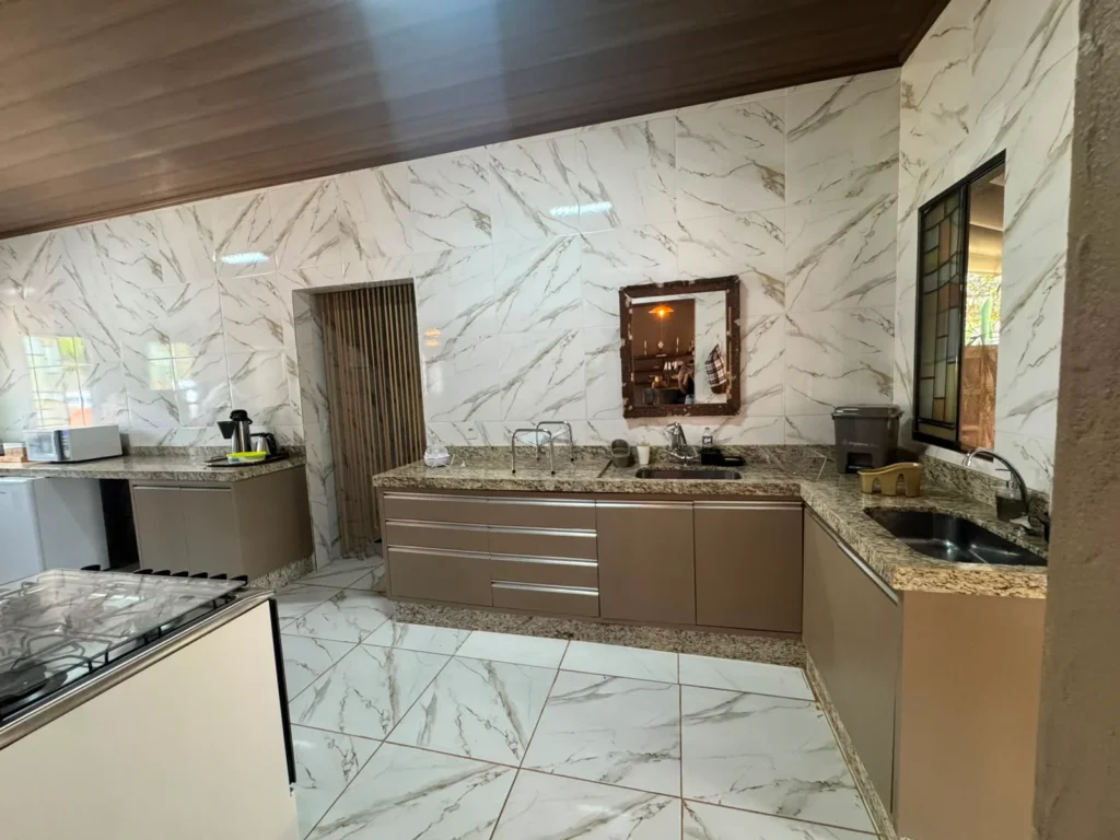 CASA MOBILIADA PARA LOCAÇÃO – CIDADE BAIXA | ALTO PARAÍSO DE GOIÁS