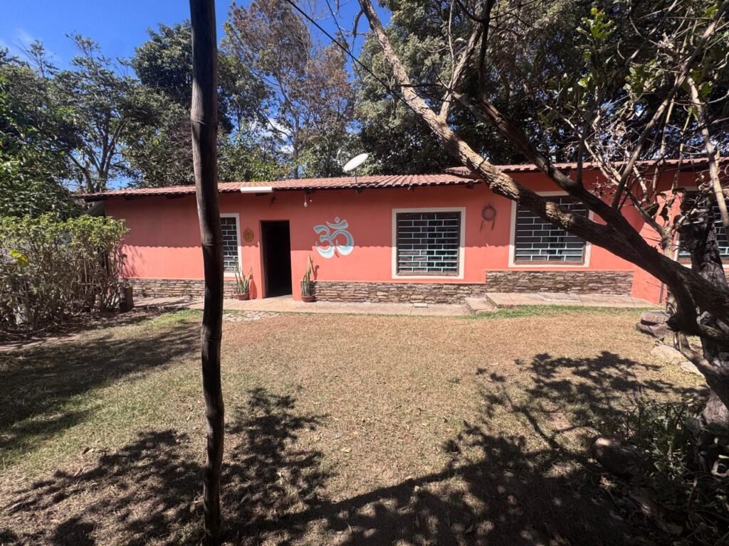 Vende-se Casa no setor Vila Bandeira em Alto Paraíso de Goiás