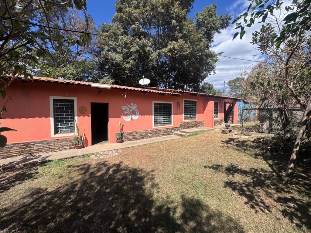 Vende-se Casa no setor Vila Bandeira em Alto Paraíso de Goiás