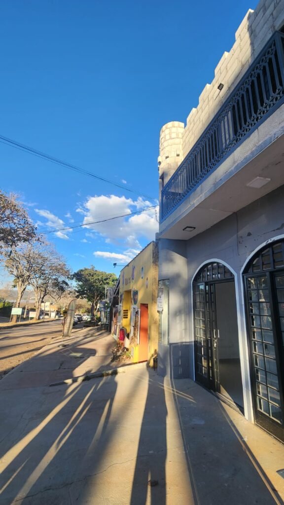 🏢 ALUGA-SE LOJA COMERCIAL NA AVENIDA PRINCIPAL DE ALTO PARAÍSO DE GOIÁS