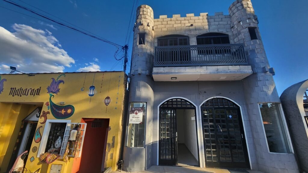 🏢 ALUGA-SE LOJA COMERCIAL NA AVENIDA PRINCIPAL DE ALTO PARAÍSO DE GOIÁS